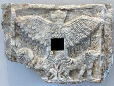 Relief representing the bird-god Anzu as a lion-headed eagle - Alabaster, Early Dynastic III (2550–2500 BC)